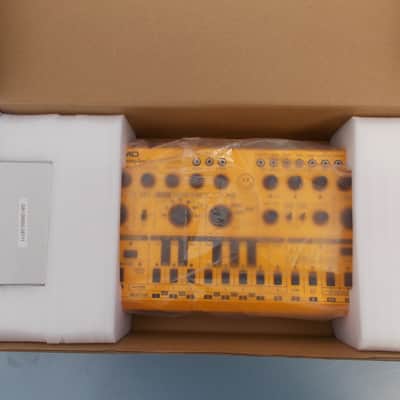 Behringer TD-3MO 2022 - Yellow near mint image 12