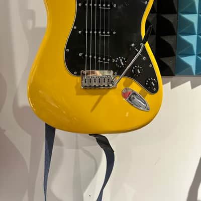 Fender Player II Modified Stratocaster with Maple Fretboard 2025 - Present - Sunshine Yellow image 2