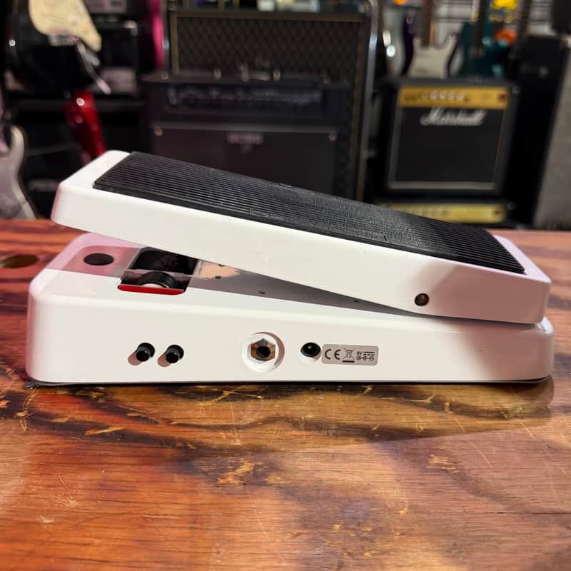 Dunlop 105Q Cry Baby Bass Wah image 1
