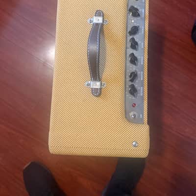 Fender Blues Junior Lacquered Tweed 15-Watt 1x12" Guitar Combo 2016 - Present - Lacquered Tweed image 5