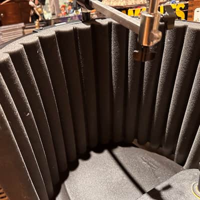sE Electronics Reflexion Filter Pro with weighted stand image 3