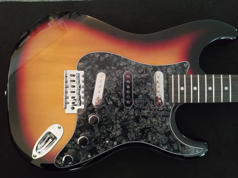 ~Cashified~ Indio Strat-Style w/Deluxe Gig-Bag image 1