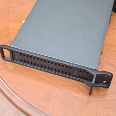 Sennheiser Sennheiser EM 100 G3 True Diversity Receiver – 516–558 MHz – Rack Mount Included imagen 9