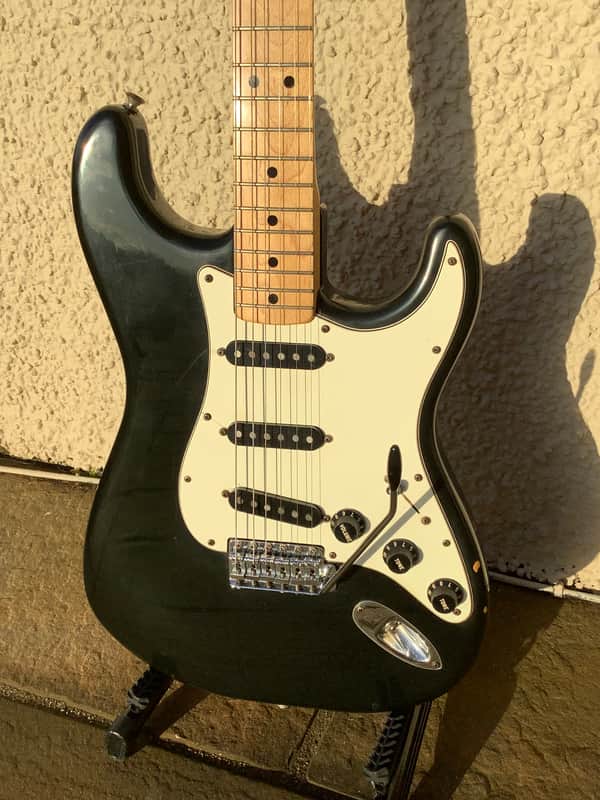 Fender Stratocaster with Maple Fretboard 1977 - Black image 1