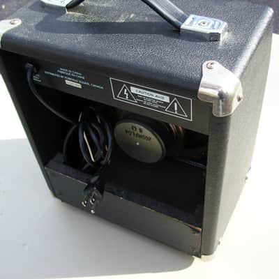Traynor Guitar Mate 15W-1-8" SS Guitar Practice Amp image 7