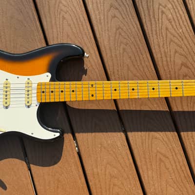 Fender JV Modified '50s Stratocaster HSS 2022 - 2024 - 2-Tone Sunburst
