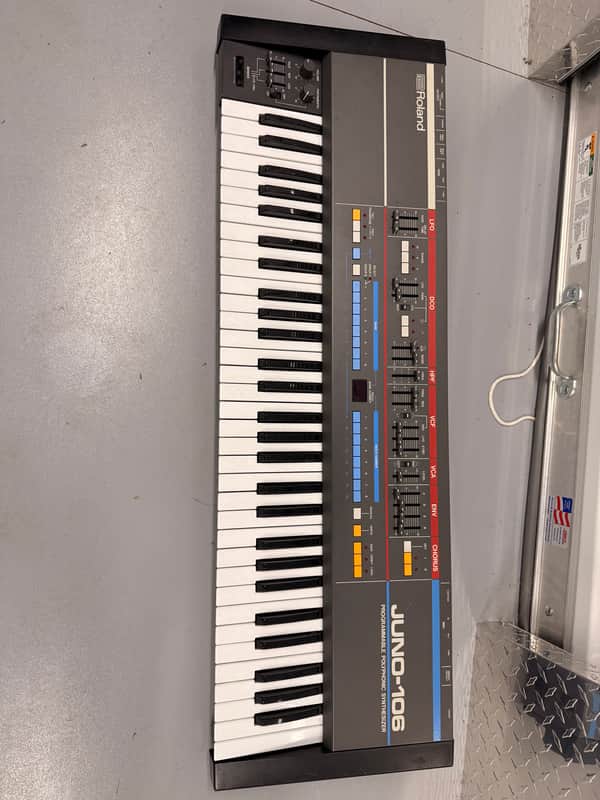 Roland Juno-106 61-Key Programmable Polyphonic Synthesizer 1984 - 1985 - Black image 1