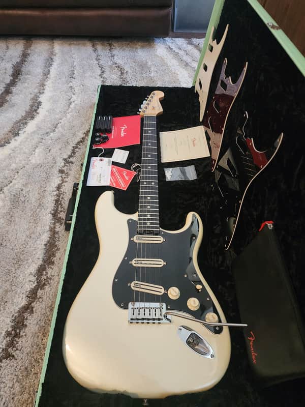 Fender American Elite Stratocaster with Ebony Fretboard 2016 - 2019 - Olympic Pearl