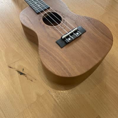 UKULELE TIARE CONCERT BLACK WALNUT image 3