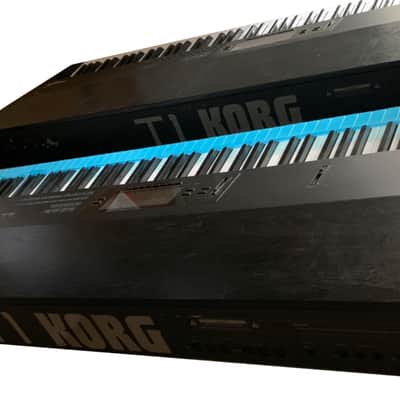 Korg T1 . 88-Key Workstation Keyboard with Aftertouch 1989  - Black/Grey