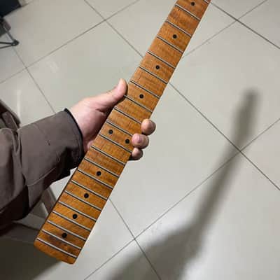 1 Reverse headstock stainless steel 22 frets Roasted flame Maple guitar neck 25.5inch hole 10mm Reverse headstock SS 22 frets Roasted flame Maple Electric guitar neck tiger25.5 Satin image 2