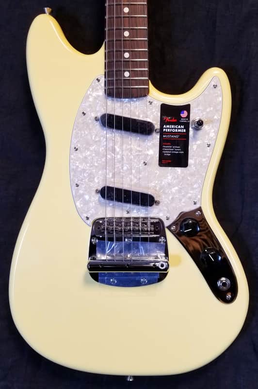 Mint Fender American Performer Mustang Electric Guitar Rosewood Fingerboard, Vintage White W/ Deluxe Bag