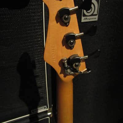 USA Peavey Millennium Plus 4 string bass guitar w/original hard case image 6