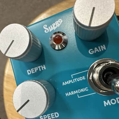 Supro Dual Mode Tremolo V2 Amplitude and Harmonic Tremolo & Drive Pedal w/Box image 6