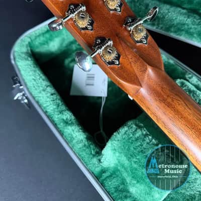 Martin D-28 Standard w/Hardshell Case - Satin Natural image 8