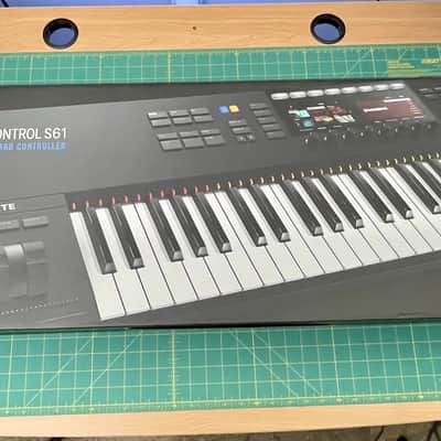 Native Instruments Komplete Kontrol S61 Mk2 2010s - Black image 13