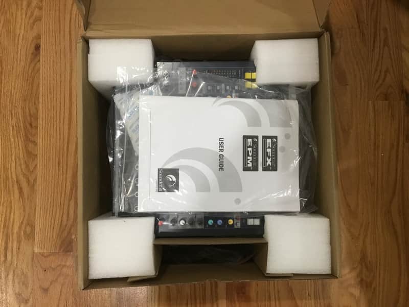 Soundcraft EPM-8 Multi-Format 8-Channel Mixer - Blue image 1