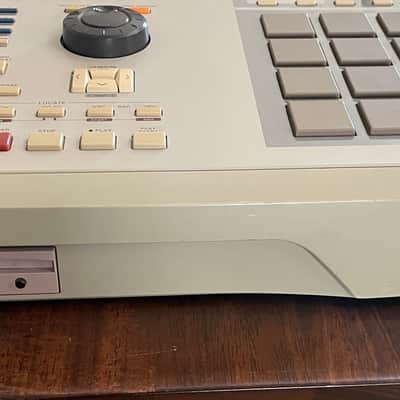 Akai MPC 2000XL Midi Production Center image 5
