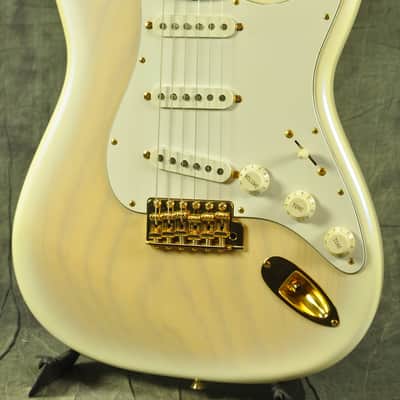 Fender Japan ST80-SPL Limited Edition  White Purple Passion image 4