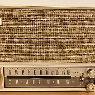 Zenith K725 AM/FM Tube Radio 1961 Bild 3