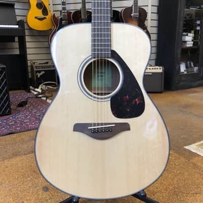 Yamaha FS800 Solid Top Concert Acoustic Guitar Natural image 1