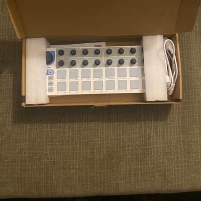 Arturia BeatStep MIDI Controller 2014 - Present - White image 5