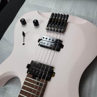 Harley Benton Dullahan-FT 24 Roasted SP Shell Pink Headless Roasted Flame Maple Stainless Frets image 18