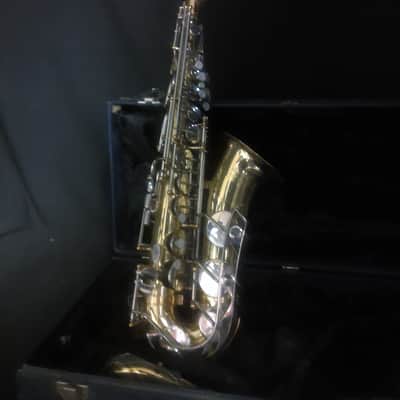 Vito Eb Alto Saxophone serial 041809 - Lacquer image 1