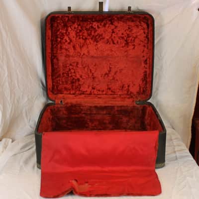 Black Italian Hard Case for Accordion 22.75" x 18" x 10.75" (57.75cm x 45.75cm x 27.25cm) image 2