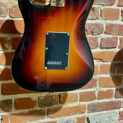 Fender Stevie Ray Vaughan Stratocaster with Pau Ferro Fretboard 2010 - Present - 3-Color Sunburst B-Stock image 3