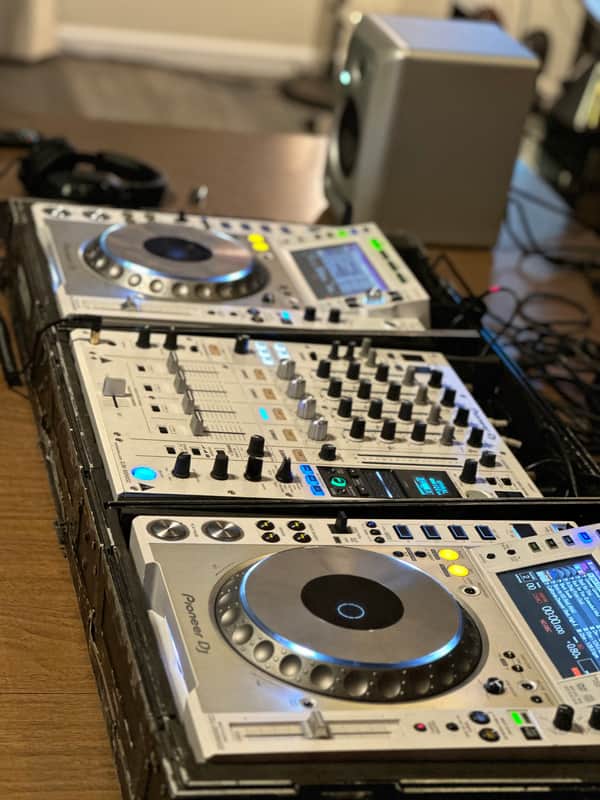Pioneer Cdj nexus 2 and djm 900 nexus 2 2018 - White image 1