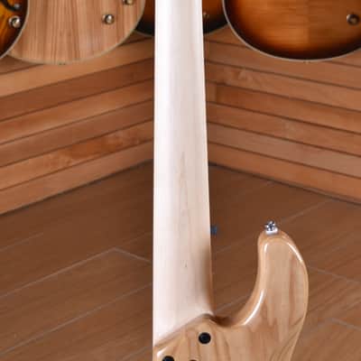 Lakland Skyline 55-02 Deluxe Natural image 11