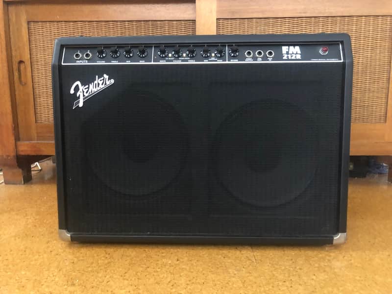 Fender FM 212R 2-Channel 100-Watt 2x12" Solid State Guitar Combo