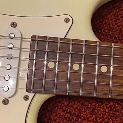 Suhr Classic S Antique 2018 - Olympic White over 3-tone Sunburst, heavy relic image 11