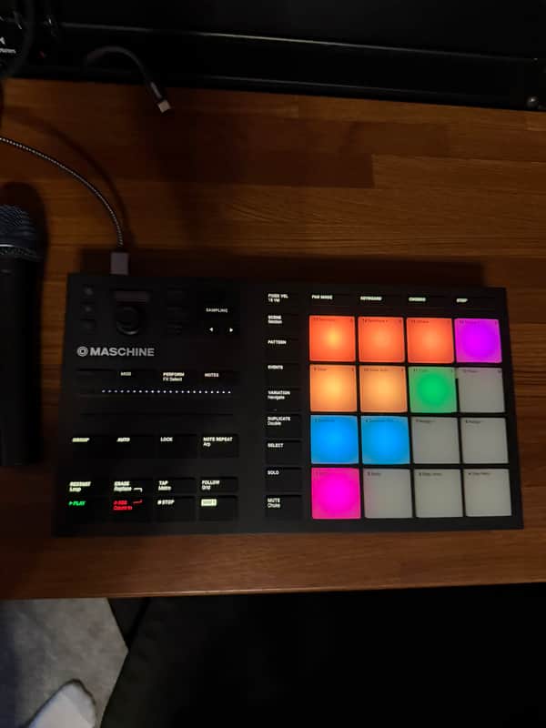 Native Instruments Maschine Mikro MKIII - Black image 1