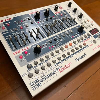 Roland SH-32 Desktop Synthesizer Module 2002 - 2004 - White