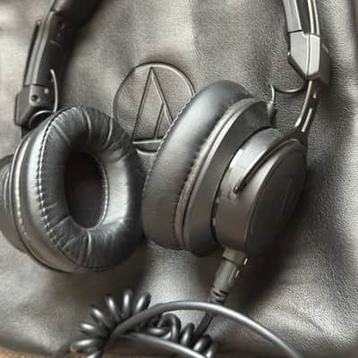 Audio-Technica ATH-M60x Professional On-Ear Monitor Headphones 2018 - Black image 3