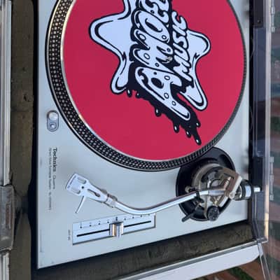 Pair of Technics SL-1200MK2-A Silver Direct Drive DJ Turntables in Good condition image 9