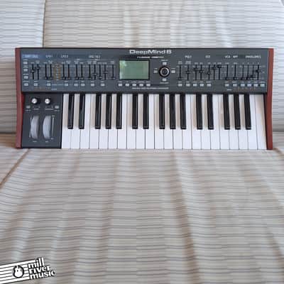 Behringer DEEPMIND 6 Analog Synthesizer w/Box Bild 2