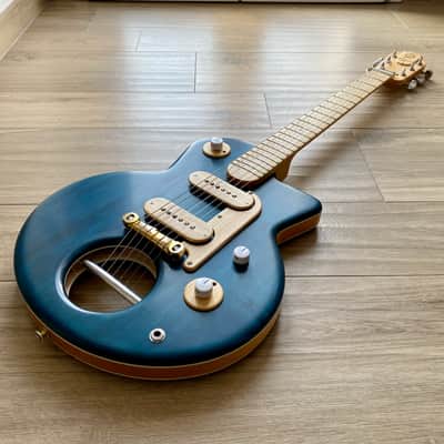 Ceci Domino 2021 Blue image 2