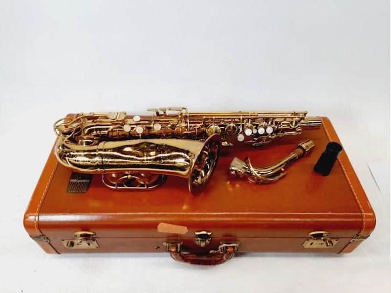 The Martin Alto Indiana Saxophone mid 77s - Lacquered w/ Case 1977 - Lacquered image 1