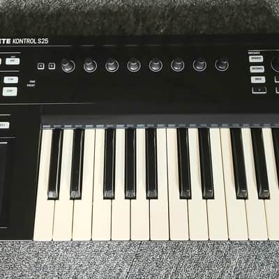 Native Instruments Komplete Kontrol S25 2014 image 1
