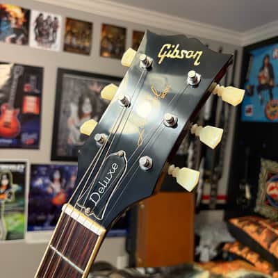 FANCY 💃! 2026 Gibson Custom Shop '76 Les Paul Deluxe Reissue Rocket Red Sparkle Top VOS Limited Edition LE 1976 Standard Norlin Era Mini Humbuckers Maple Neck Sandwich Body Construction ABR-1 Bridge Chrome Hardware Cream Plastics Brown Walnut Body image 12