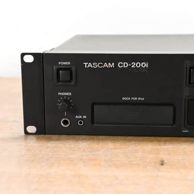 TASCAM CD-200i Rackmountable CD Player with iPod Dock CG014RT image 4