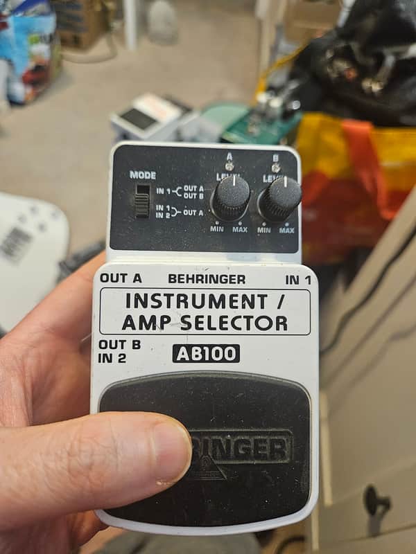 Behringer AB100 Instrument/Amp Selector