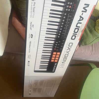 M-Audio Oxygen 61 MKIV MIDI Controller Keyboard 2016 - 2020 - Black image 2