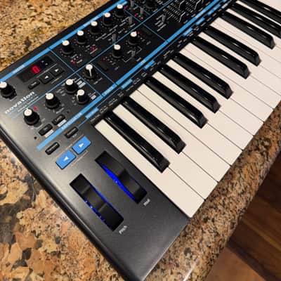 Novation Bass Station II 25-Key Monophonic Synthesizer 2013 - Present Black