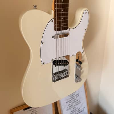 Squier Affinity Telecaster Olympic White with Laurel Fretboard, String Through Body 2021 - Present - Olympic White image 3