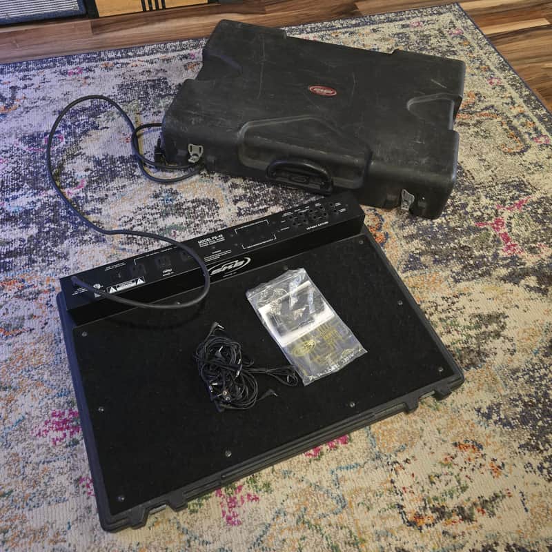 Used SKB PS-45 Powered Pedalboard - w/ Road Case image 1