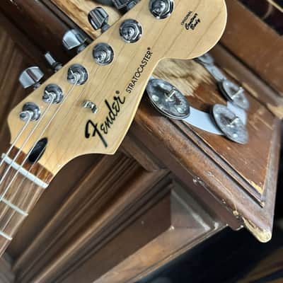 Fender Player II Stratocaster HSS 2024 - Present - 3-Color Sunburst image 3